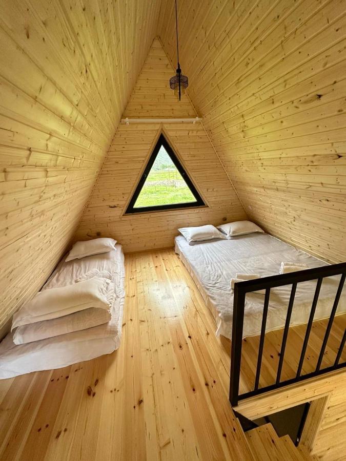 Ferienwohnung Thomas' Hut Kazbegi Exterior foto