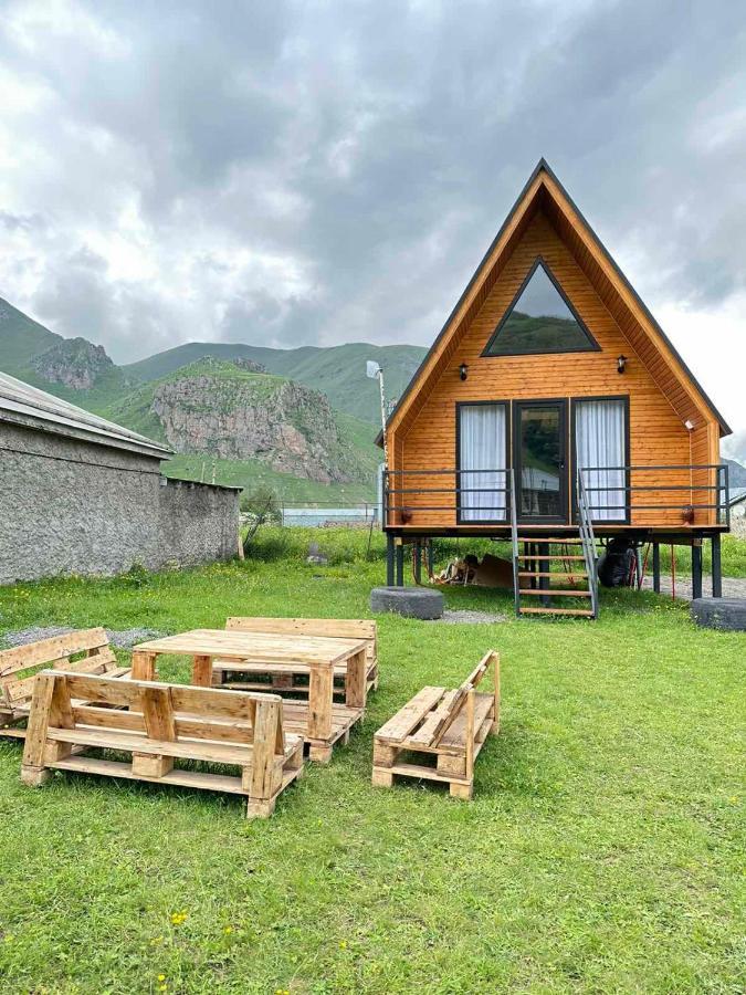Ferienwohnung Thomas' Hut Kazbegi Exterior foto